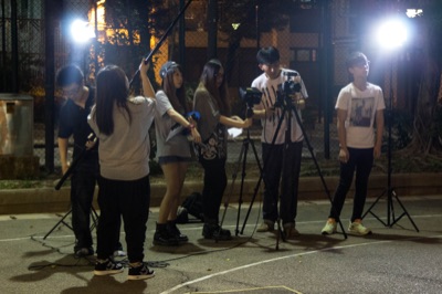 晚上拍攝，燈光效果講求自然，講究經驗，有難度，更有趣